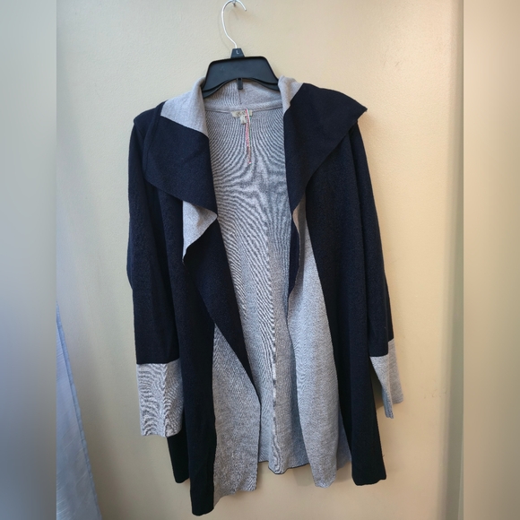 Elegant Women's Black and Gray Open Front Blazer - Picture 2 of 7